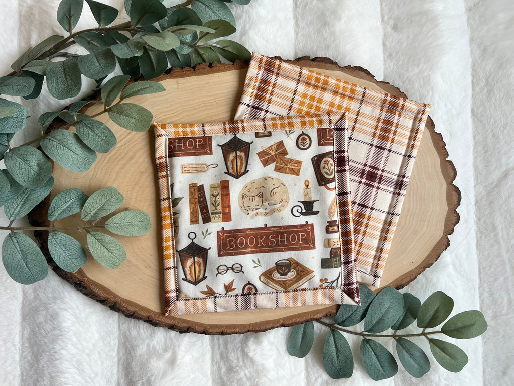 "Bookish Hygge" - Mug Rug